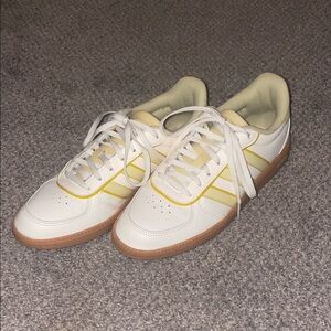 adidas Women's White and Yellow Breaknet Sleek Sneakers
